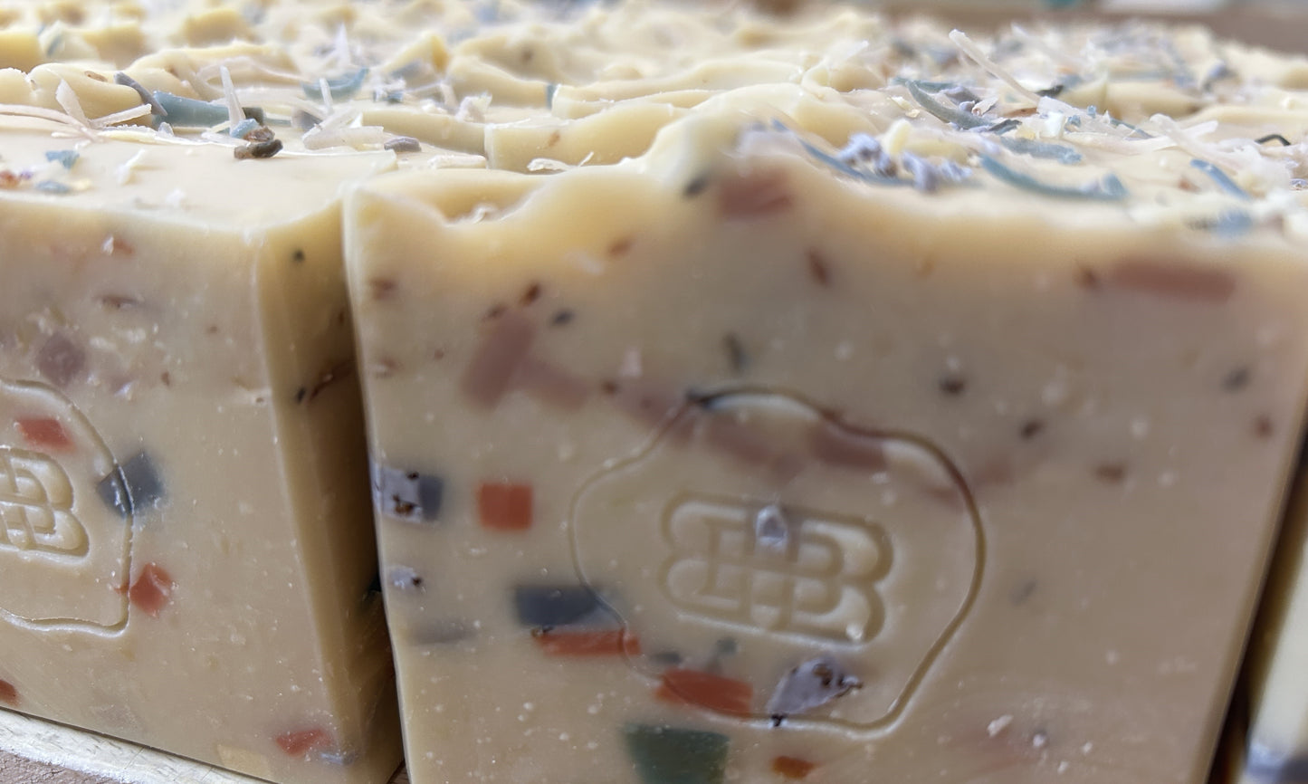 Confetti Body Soap 5oz, Uplifted Grapefruit Wood undertones, Grit: Fine