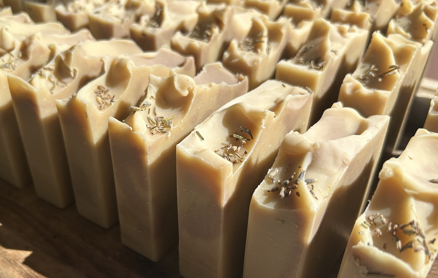Lemony Lavender Goat Body Soap 5oz, Floral-Fresh-Lemony, Grit: Fine